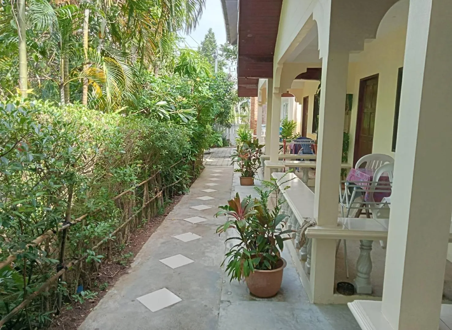 Отель Wattana Bungalow Nai Yang